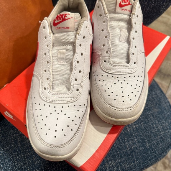 Nike Court Vision Low Mens Shoes Size 7.5 White Red - Picture 2 of 6